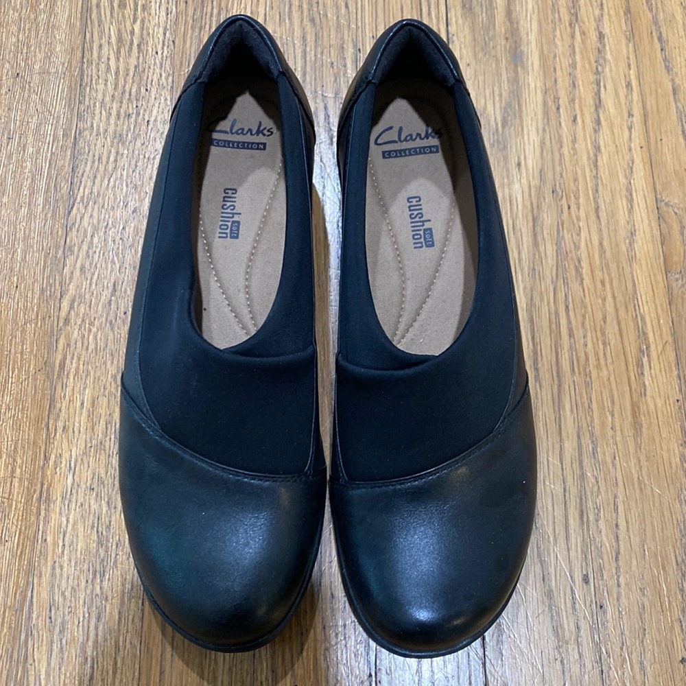Women’s black Clark’s clogs